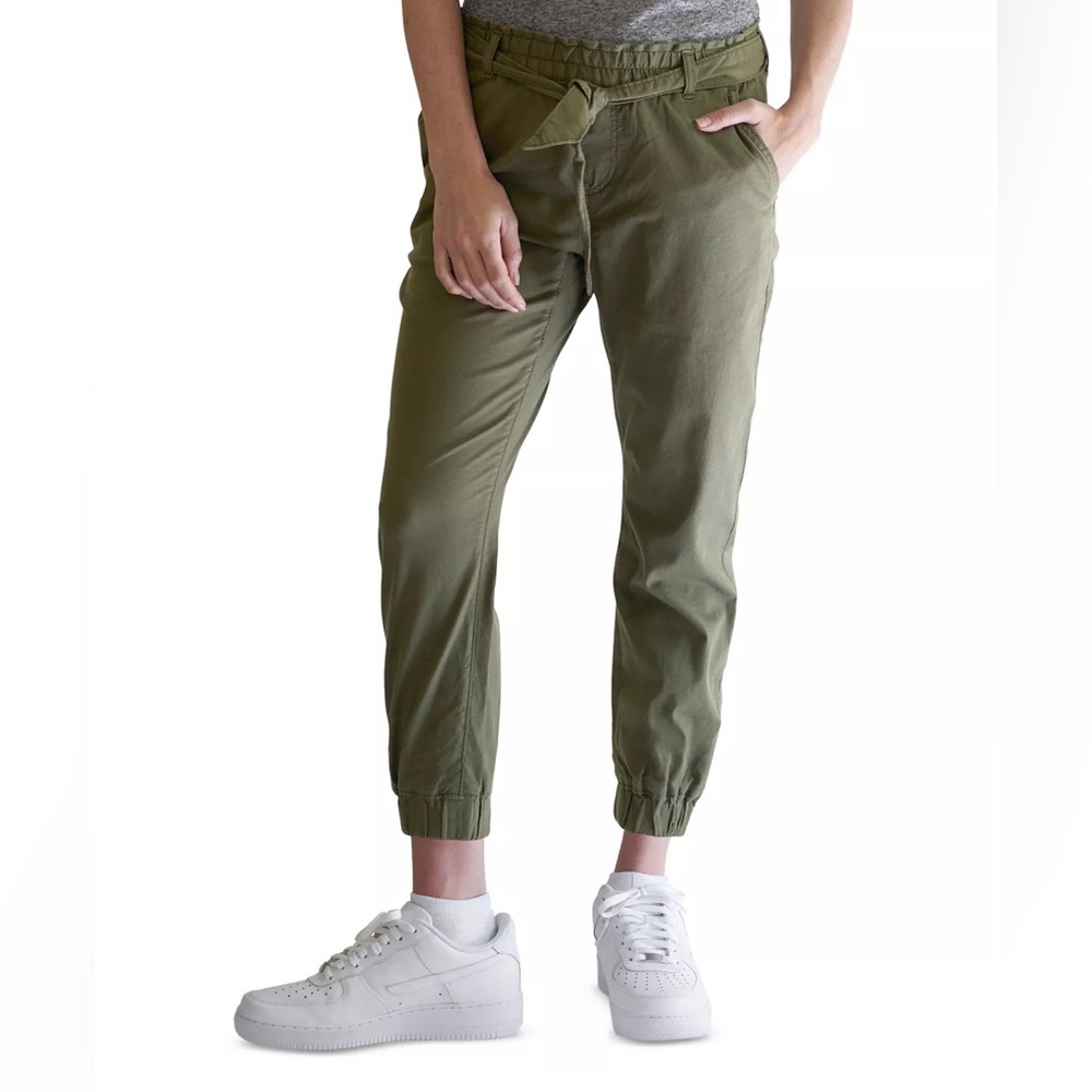 NWT!  Levi’s Jet Set Taper pants.